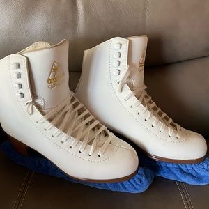 Jackson Artiste Ice Skates